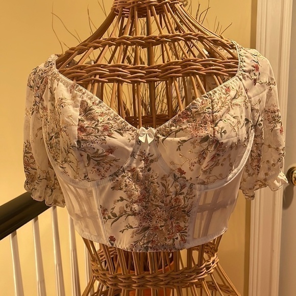 Beautiful bra top - Picture 1 of 7